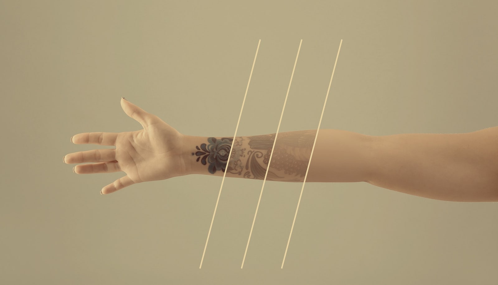 Bereits stark verblasstes Tattoo vor dem Cover-up